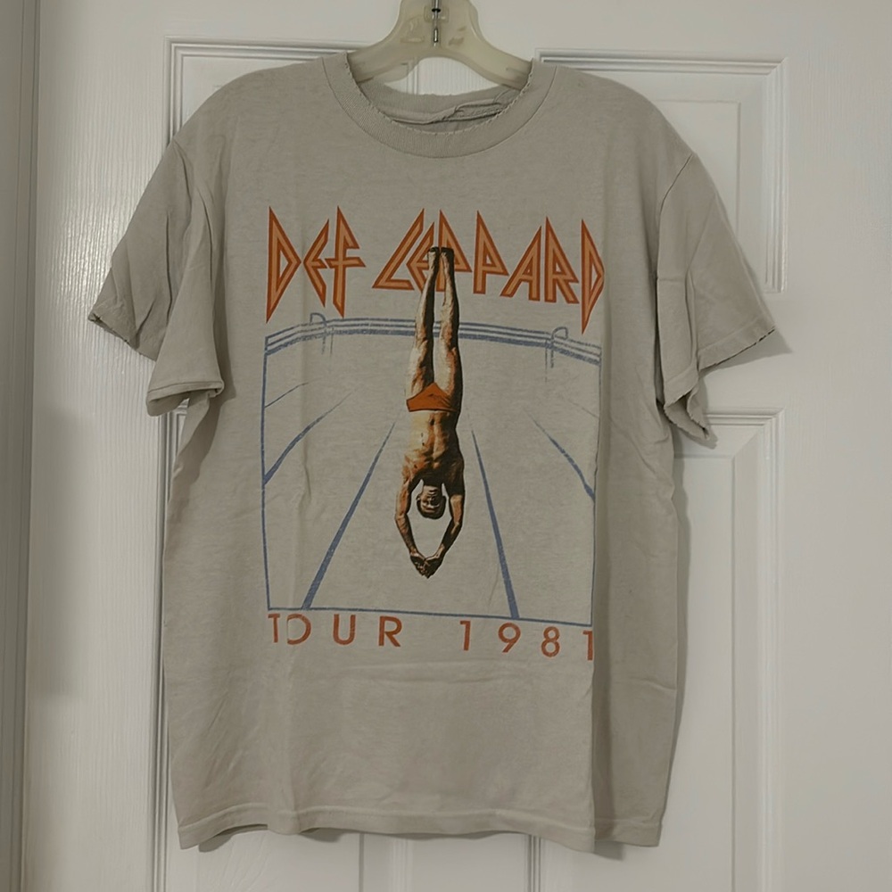 Brandy Melville Def Leppard Graphic Shirt
